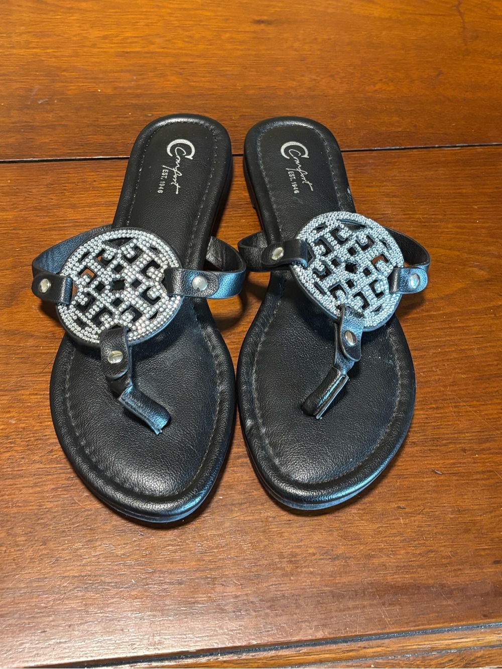 Comfort Women’s Rhinestone Medallion Sandals Black Size 8M Style 45521802